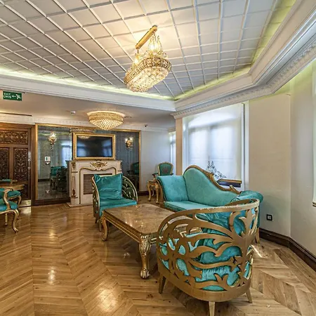 Splendid In Historic Mansion In Beylerbeyi