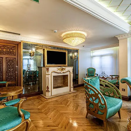Splendid In Historic Mansion In Beylerbeyi מלון *