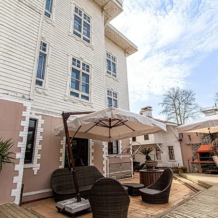 Splendid In Historic Mansion In Beylerbeyi * 이스탄불