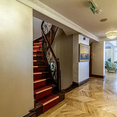 Splendid In Historic Mansion In Beylerbeyi 호텔 이스탄불